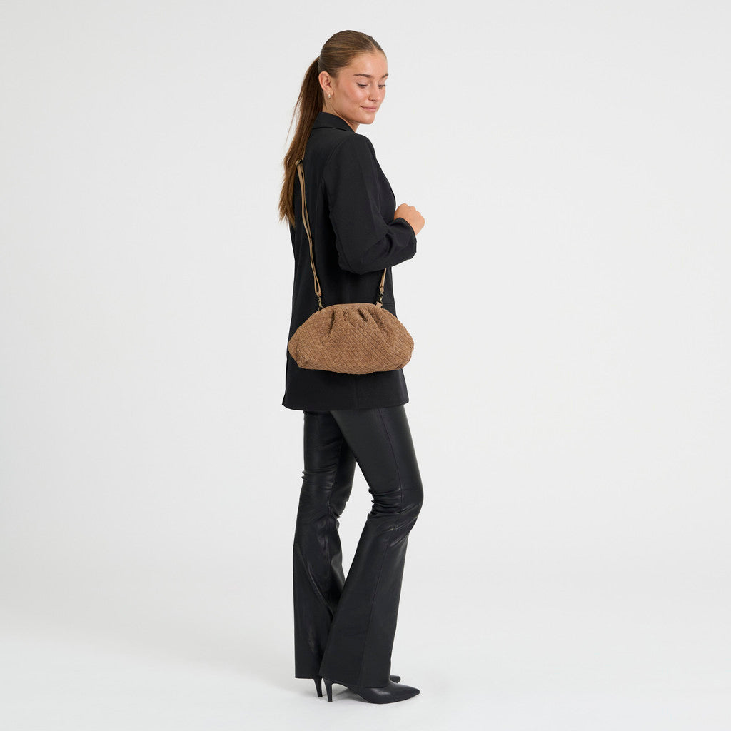 DEPECHE Berlin braided clutch Clutch 007 Mud