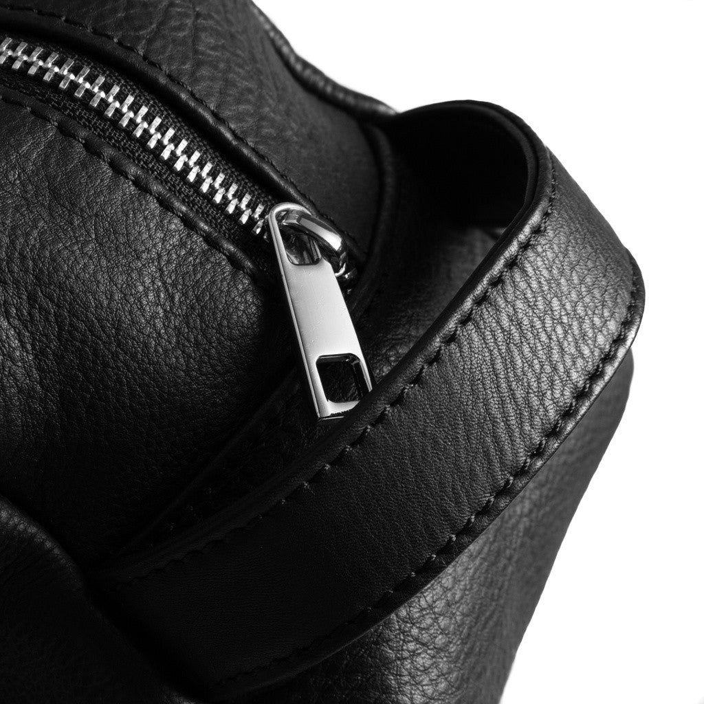 DEPECHE Classic cosmetic bag in soft leater Accessories 099 Black (Nero)