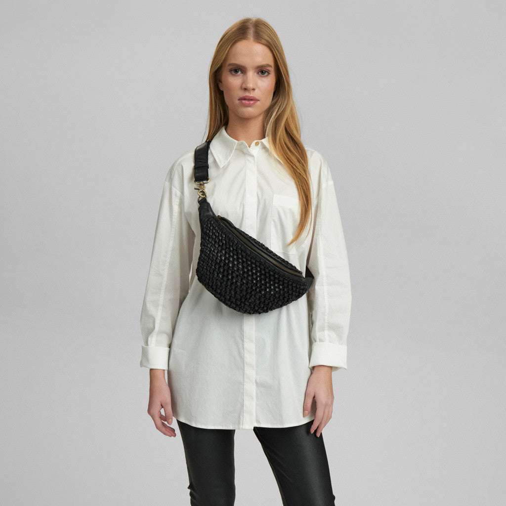 DEPECHE Leather bumbag decorated with weaving Bumbag 099 Black (Nero)