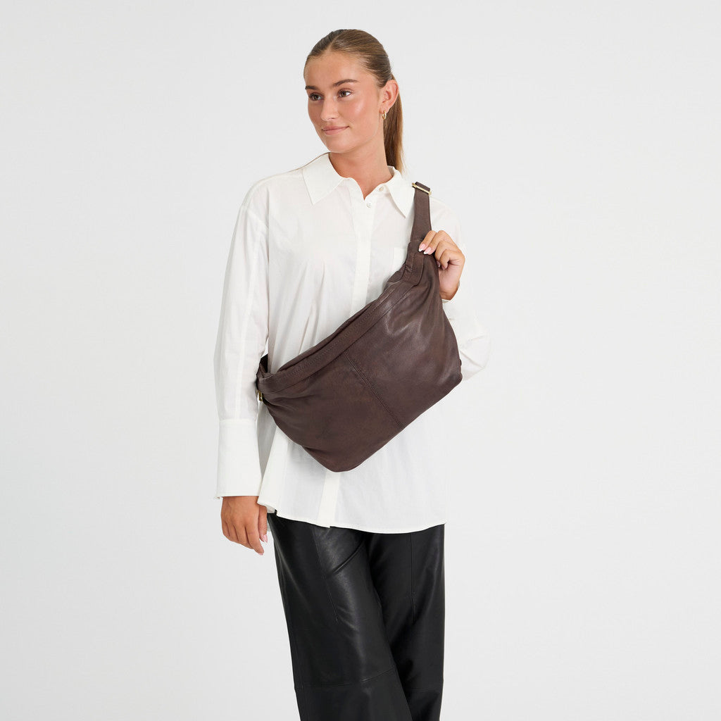 DEPECHE Leather bumbag with covered front zipper Bumbag 106 Coffee