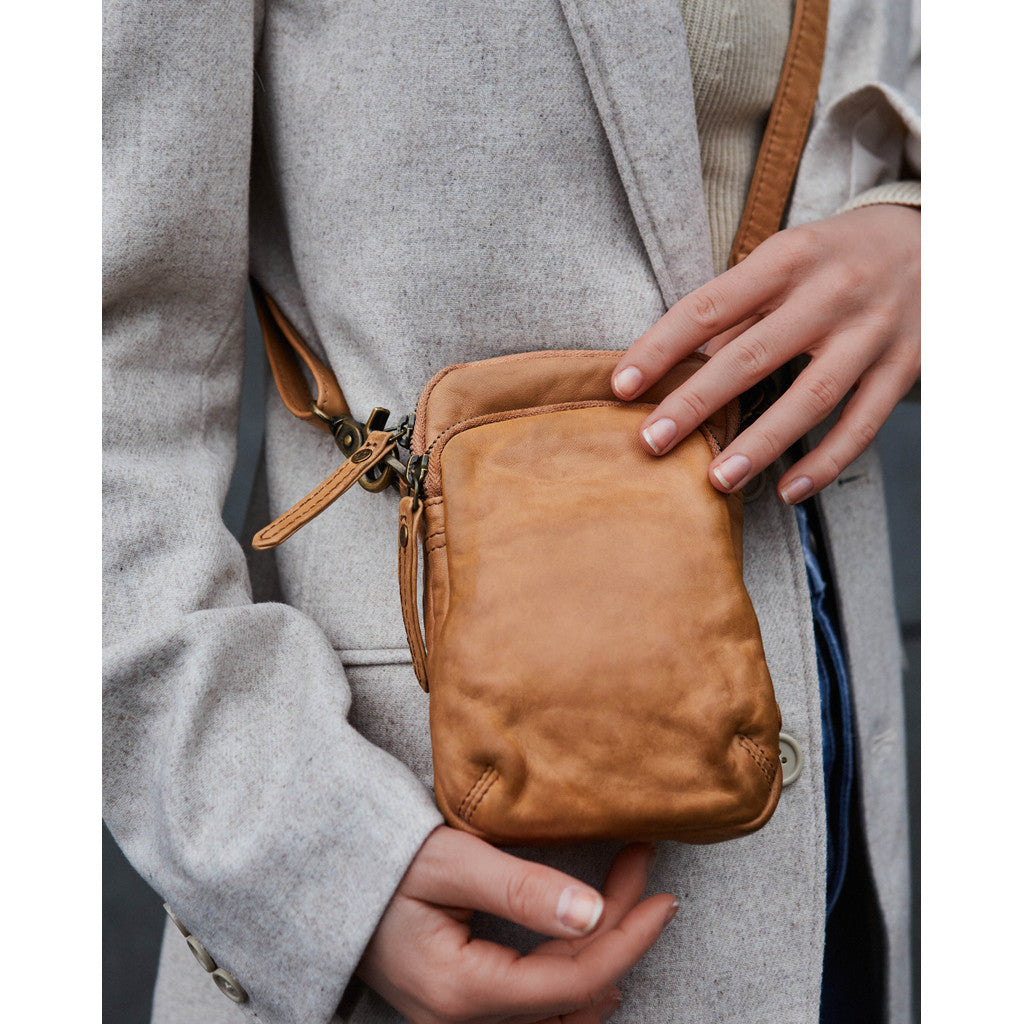 DEPECHE Mobile bag in soft vintage look leather Mobilebag 156 Camel