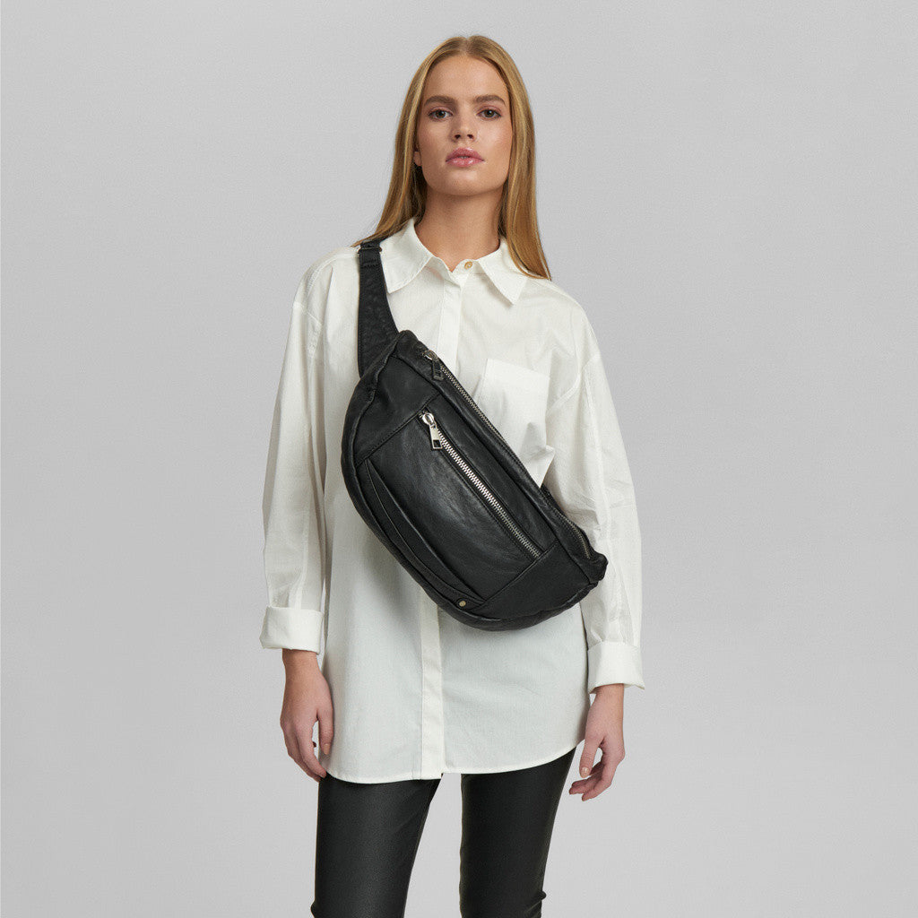 DEPECHE Oversize leather bumbag in high and soft quality Bumbag 099 Black (Nero)