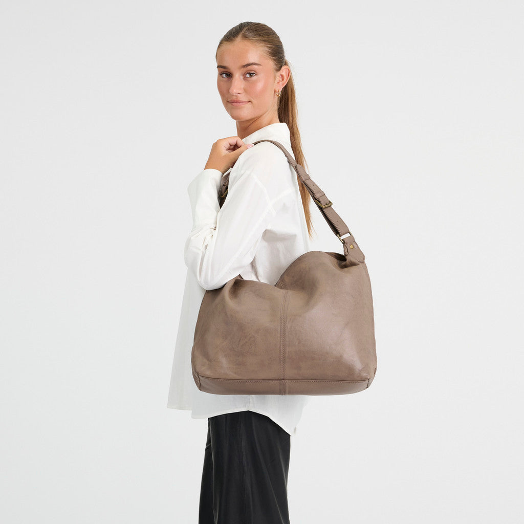DEPECHE Power Field Shoulderbag Shoulderbag / Handbag 250 Dark Taupe
