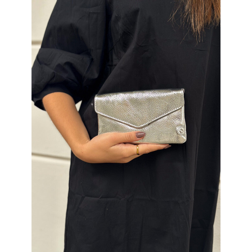 DEPECHE Purse/waist bag in soft leather and timeless design Purse / Credit card holder 108 Champagne