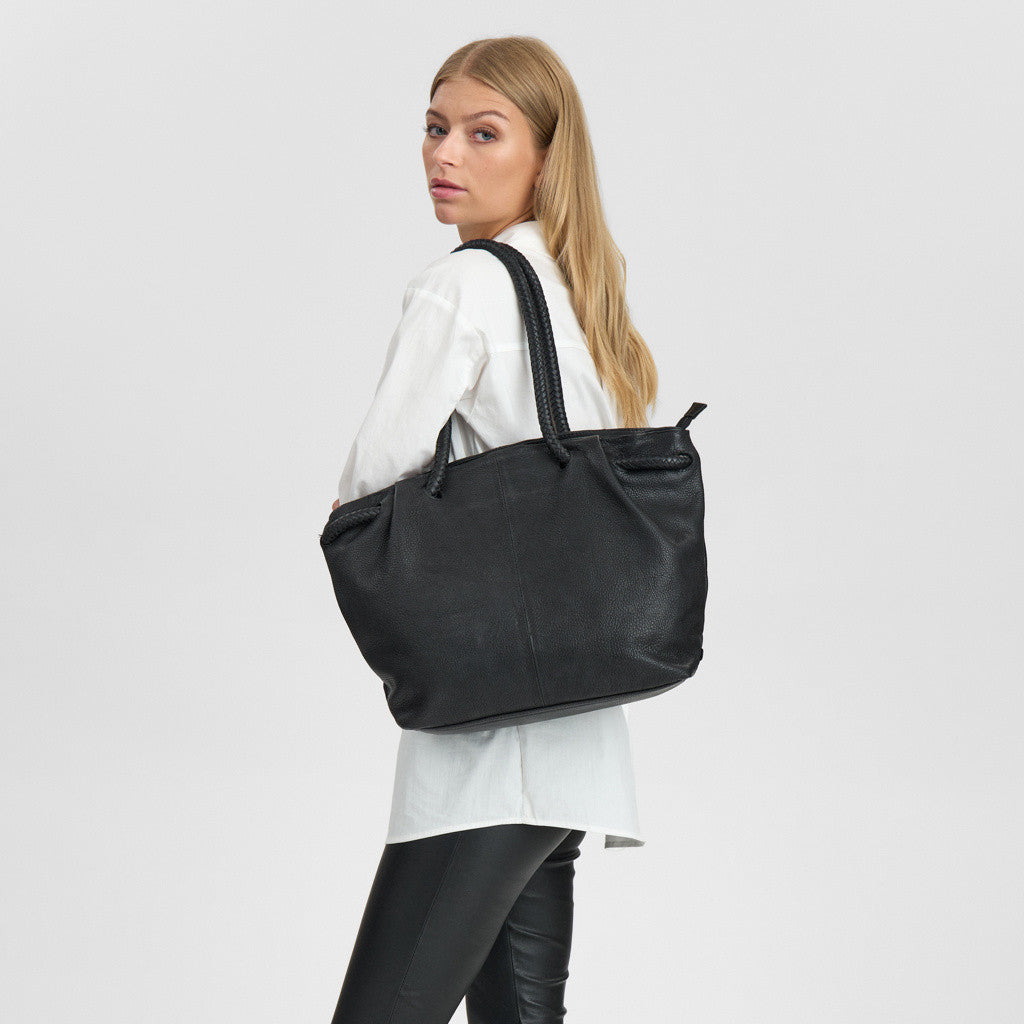 DEPECHE Shoulderbag with beautiful braided strap Shoulderbag / Handbag 099 Black (Nero)