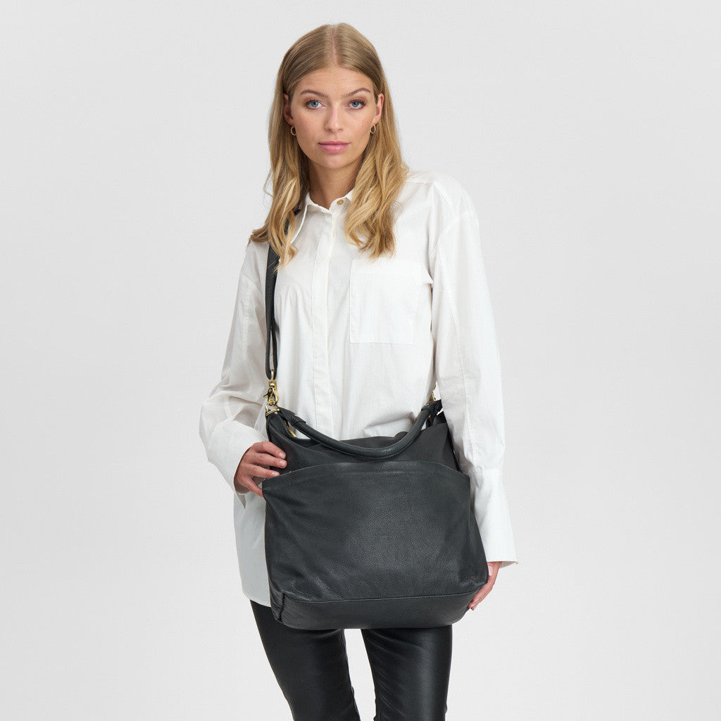 DEPECHE Spacious shoulder bag in nice leather quality Shoulderbag / Handbag 099 Black (Nero)