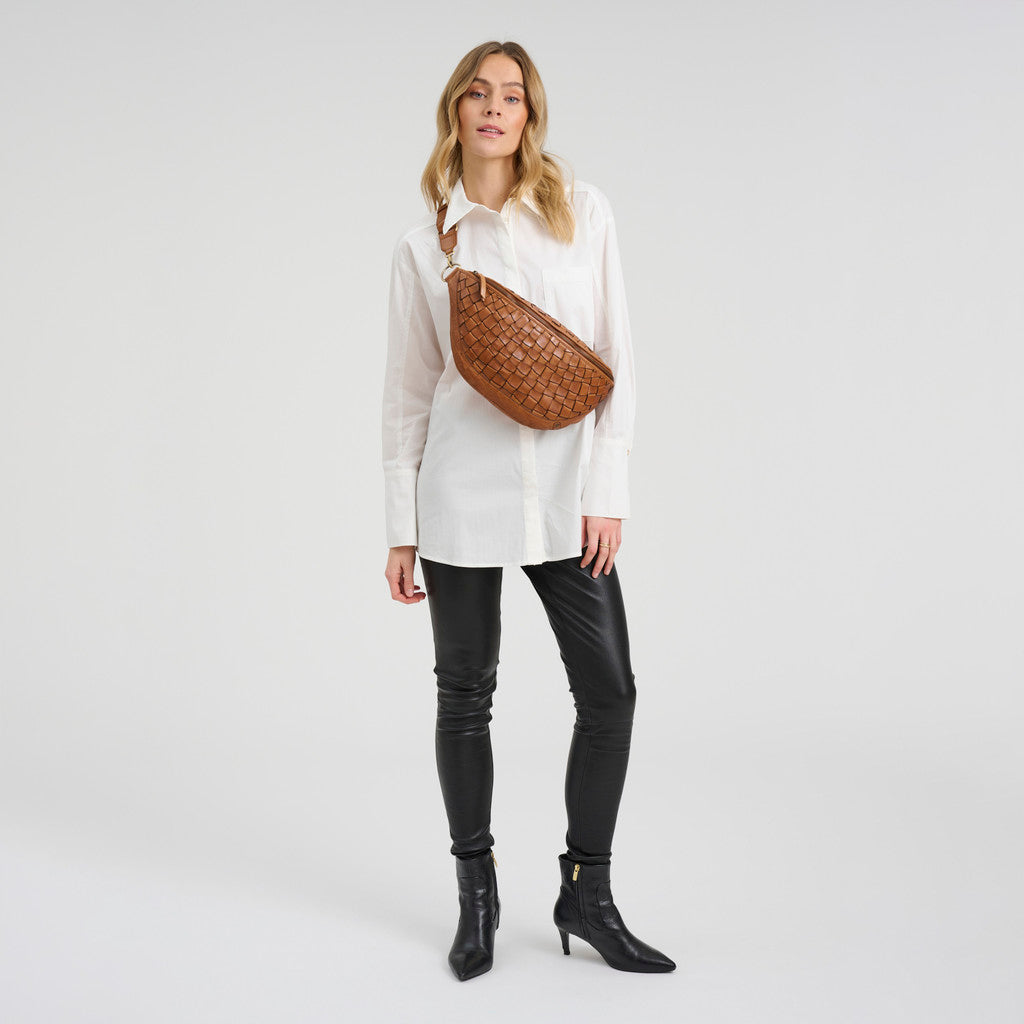 DEPECHE Warsaw handwoven leather bumbag Bumbag 005 Vintage cognac