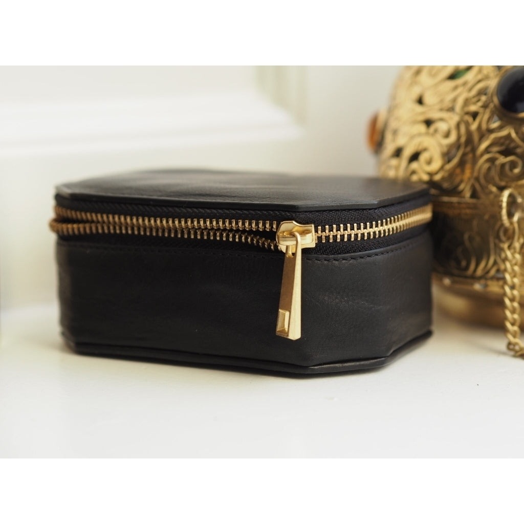 DEPECHE Medium jewellery box in leather Accessories 099 Black (Nero)