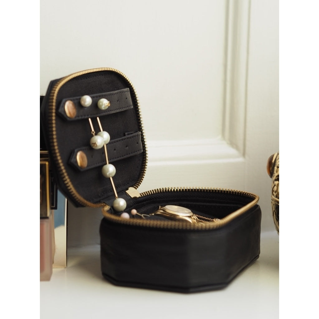 DEPECHE Medium jewellery box in leather Accessories 099 Black (Nero)